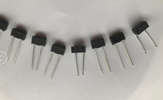 300V迷你保險(xiǎn)絲